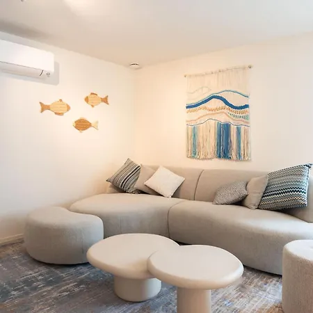 Top-notch Furnitured New * Οστένδη